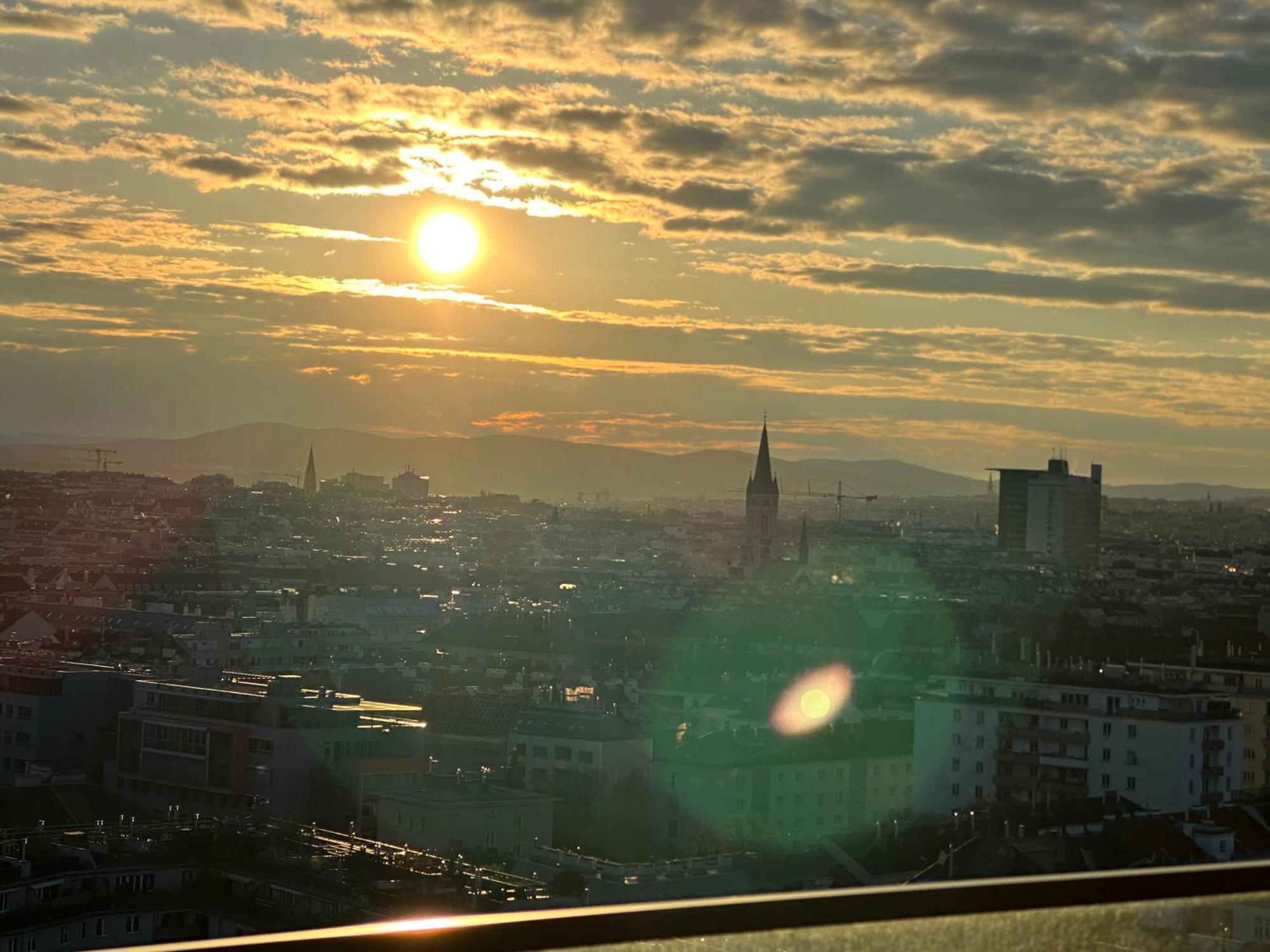 Panorama Sky Apartment I Rooftop Pool I Metro Station Viyana Dış mekan fotoğraf