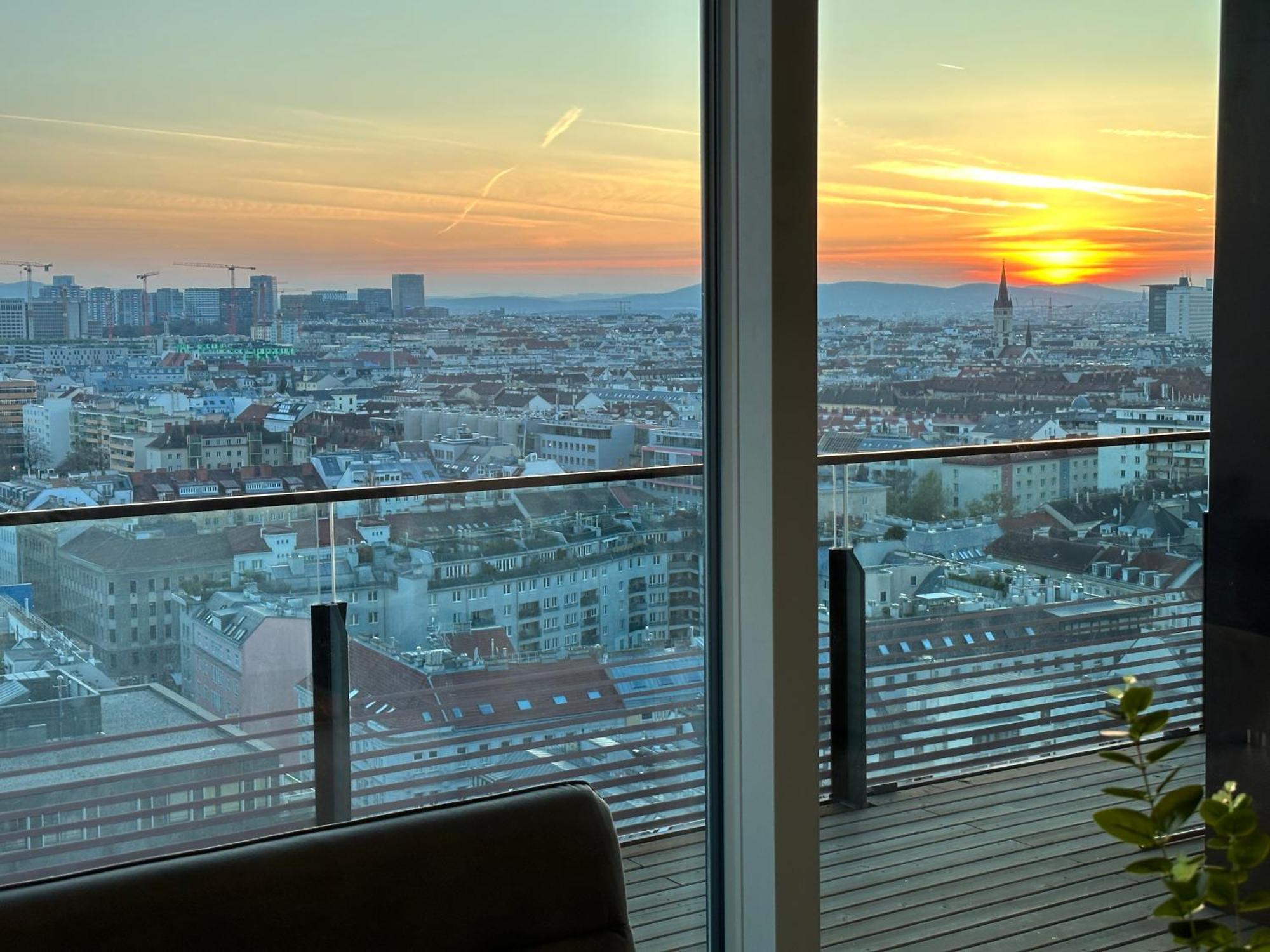 Panorama Sky Apartment I Rooftop Pool I Metro Station Viyana Dış mekan fotoğraf