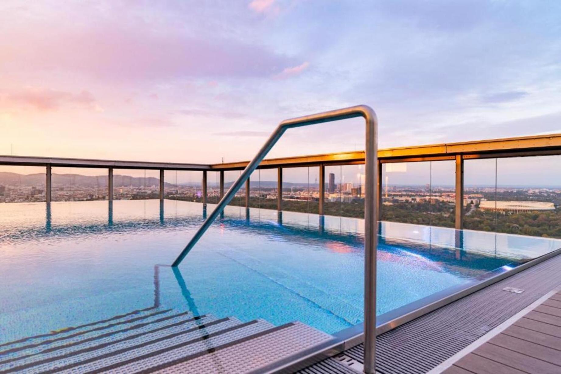 Panorama Sky Apartment I Rooftop Pool I Metro Station Viyana Dış mekan fotoğraf