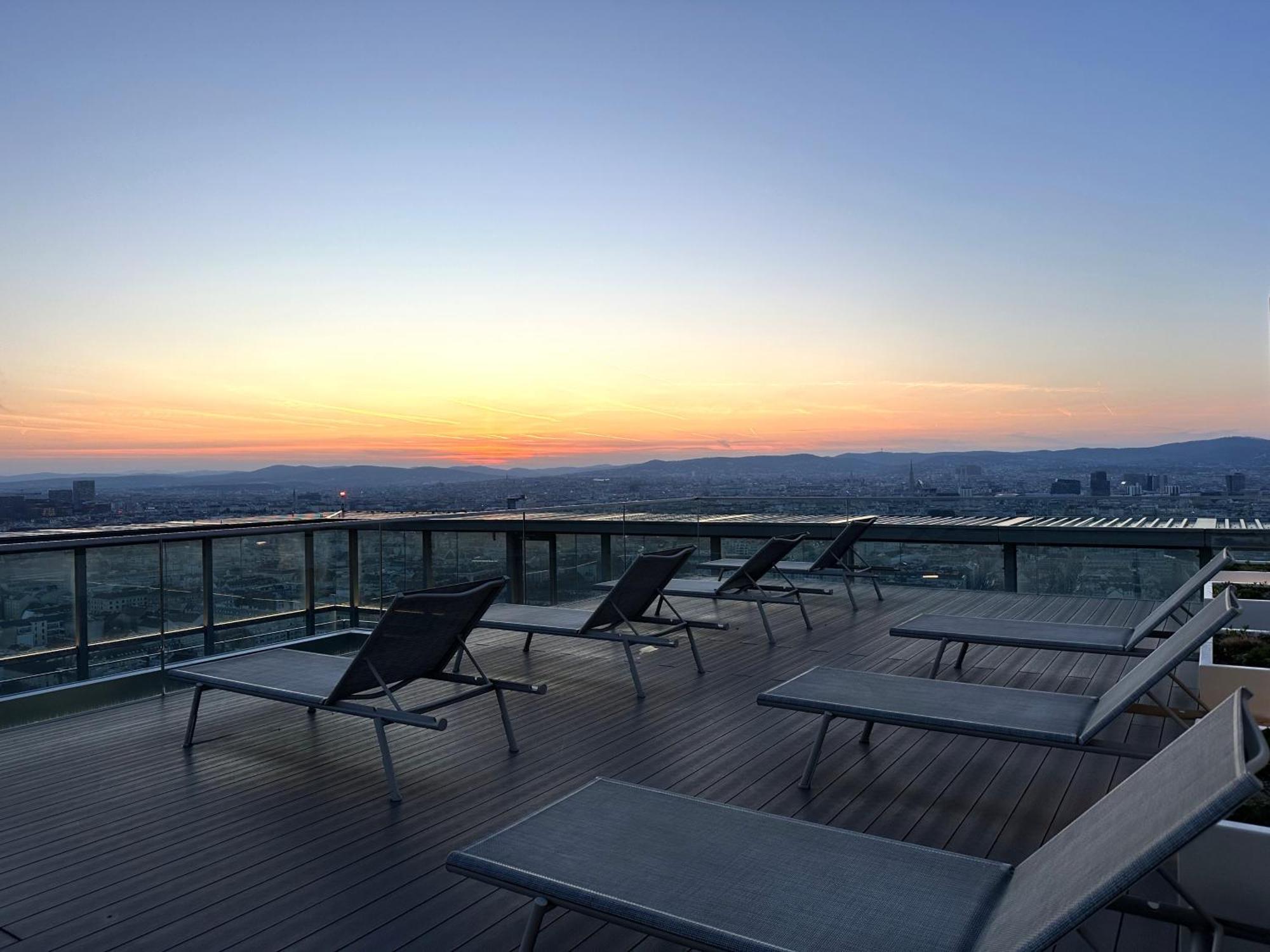 Panorama Sky Apartment I Rooftop Pool I Metro Station Viyana Dış mekan fotoğraf