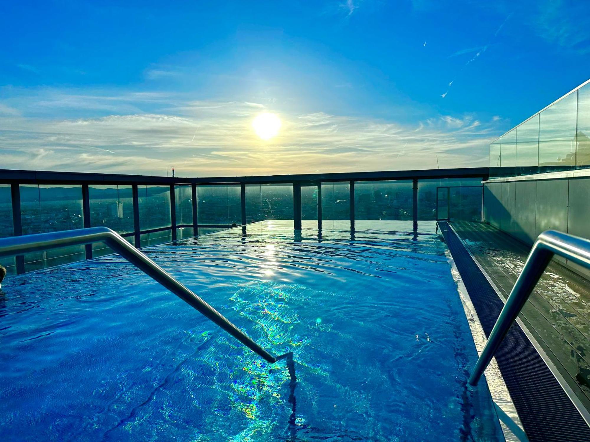 Panorama Sky Apartment I Rooftop Pool I Metro Station Viyana Dış mekan fotoğraf