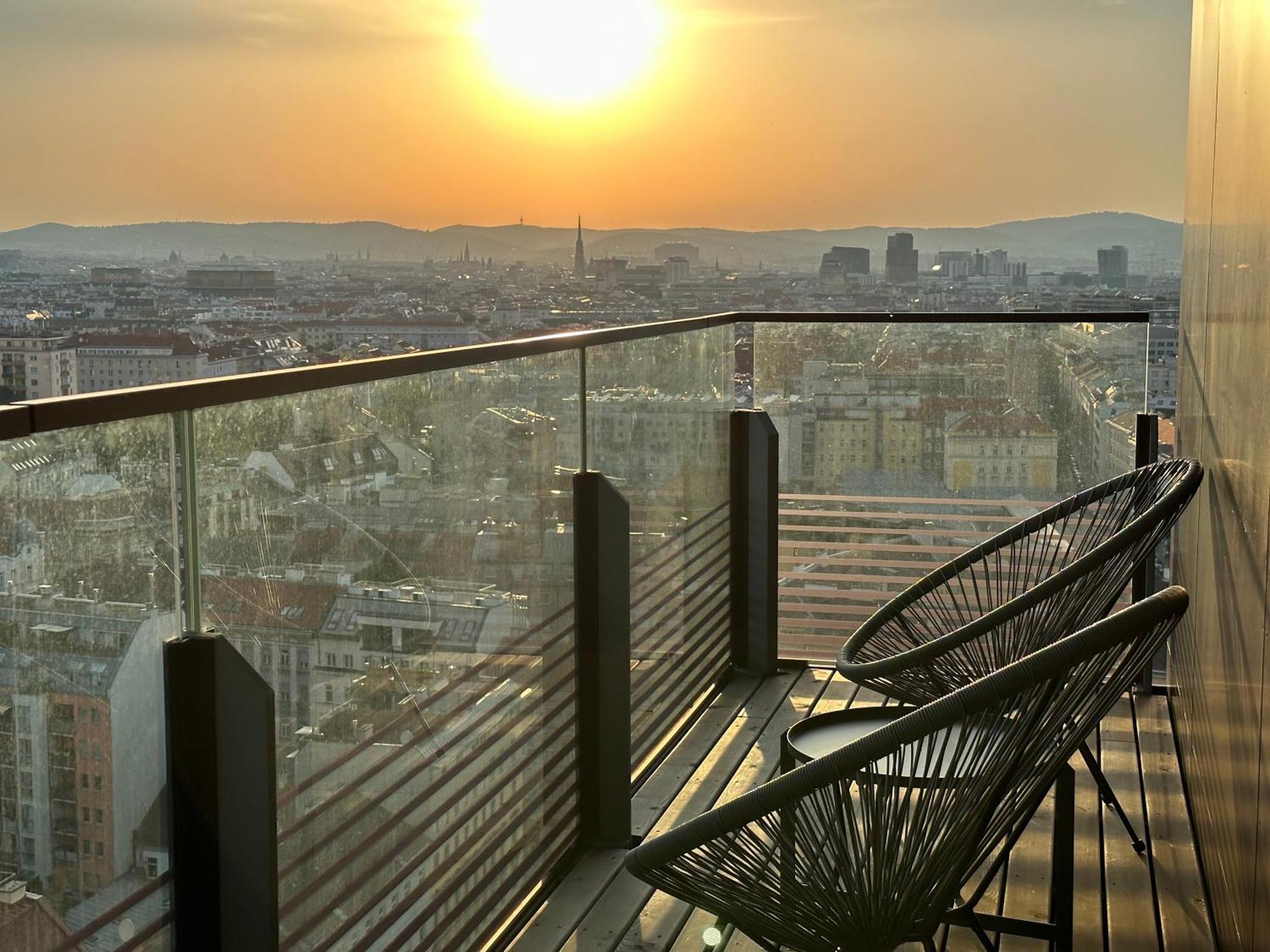 Panorama Sky Apartment I Rooftop Pool I Metro Station Viyana Dış mekan fotoğraf